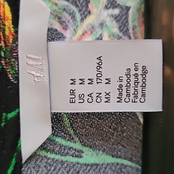 H&M slimming wrap dress - Picture 2 of 6